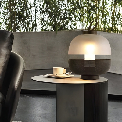 Halbrunde Eisengeflecht-Glasschirm-LED-Kreative postmoderne Tischlampe