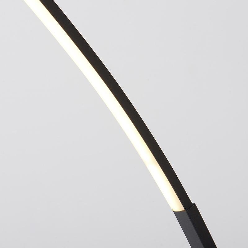Moderne hohe schwarze Bogen-Stehlampe mit Fernbedienung