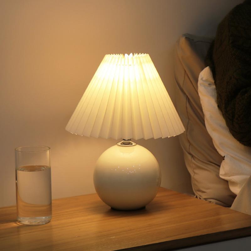 Kleine Empire-Keramik-Plugin-Nachtlicht-Tischlampen, schirmförmige Nachttischlampen, Schreibtischlampen