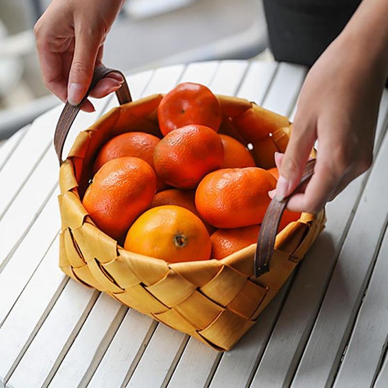 Geflochtener Korb aus Bauernholz