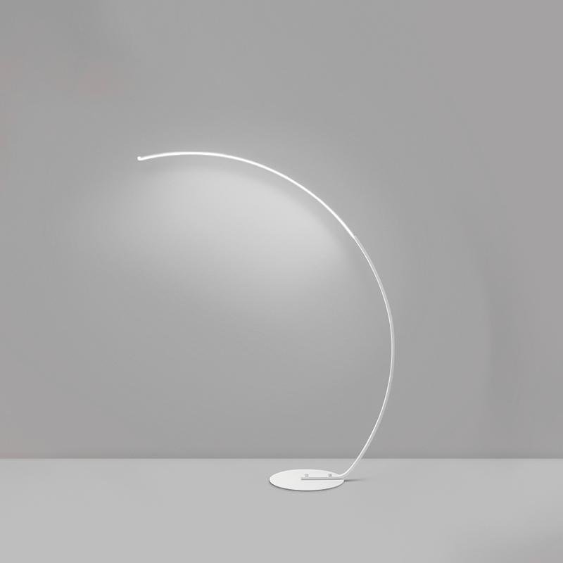 Moderne hohe schwarze Bogen-Stehlampe mit Fernbedienung