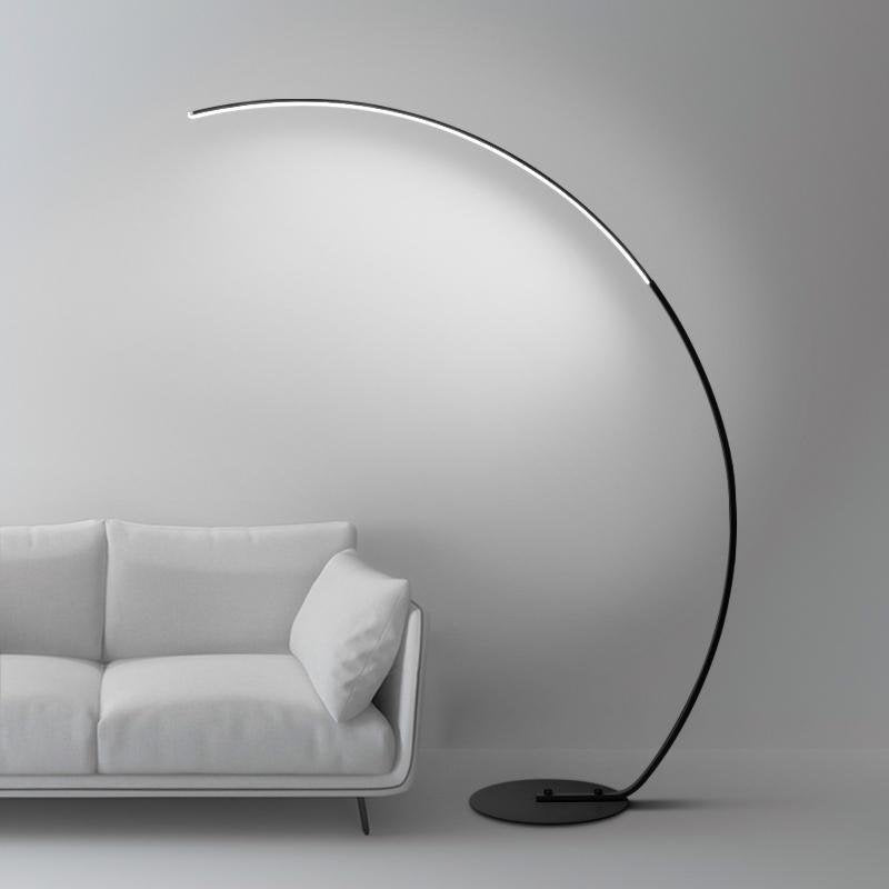 Moderne hohe schwarze Bogen-Stehlampe mit Fernbedienung