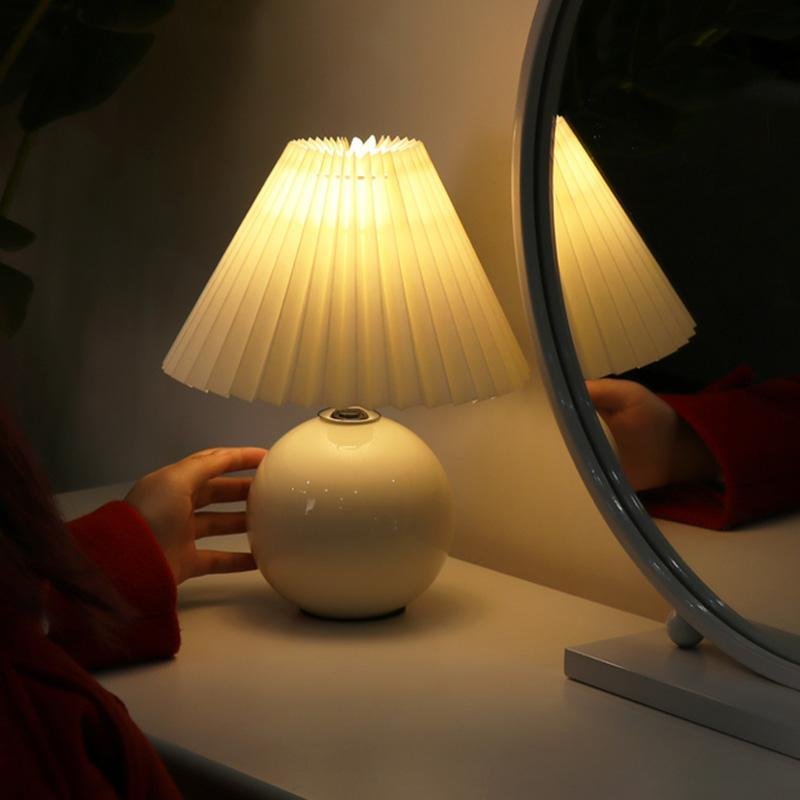 Kleine Empire-Keramik-Plugin-Nachtlicht-Tischlampen, schirmförmige Nachttischlampen, Schreibtischlampen