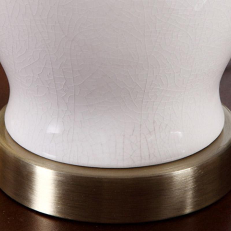 Petite lampe de table de chambre à coucher en céramique blanche de ferme