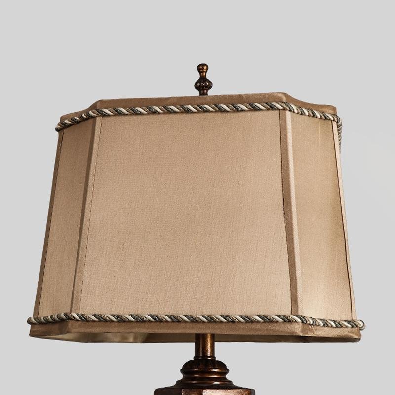 Lampe de table rustique en laiton de ferme