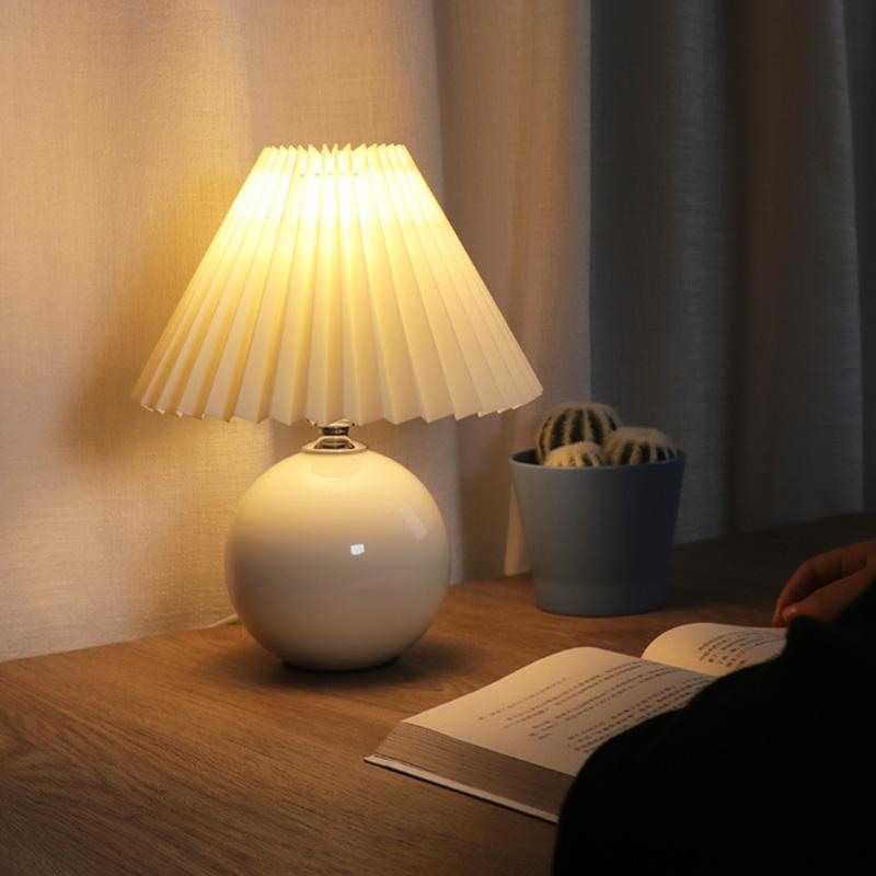 Kleine Empire-Keramik-Plugin-Nachtlicht-Tischlampen, schirmförmige Nachttischlampen, Schreibtischlampen