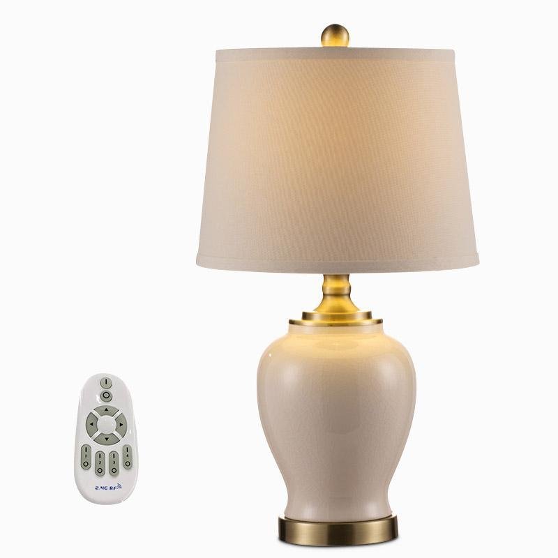 Petite lampe de table de chambre à coucher en céramique blanche de ferme